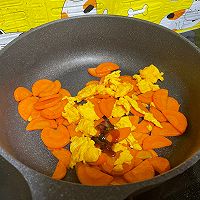 胡萝卜炒鸡蛋的做法图解3