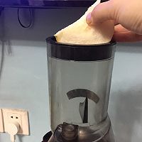 蓝莓梨汁#春天不减肥，夏天肉堆堆#的做法图解4