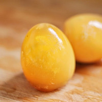 双椒拌黄金皮蛋的做法图解3