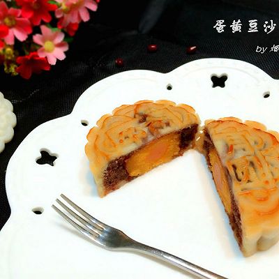 蛋黄豆沙月饼