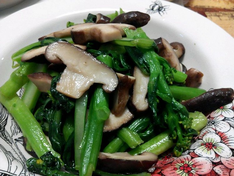 【新手必备】蘑菇炒油菜的做法