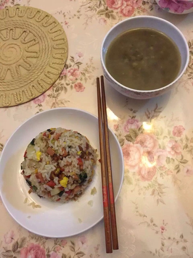 【瑶瑶瑶的菜单】色香味美俱全的扬州炒饭的做法