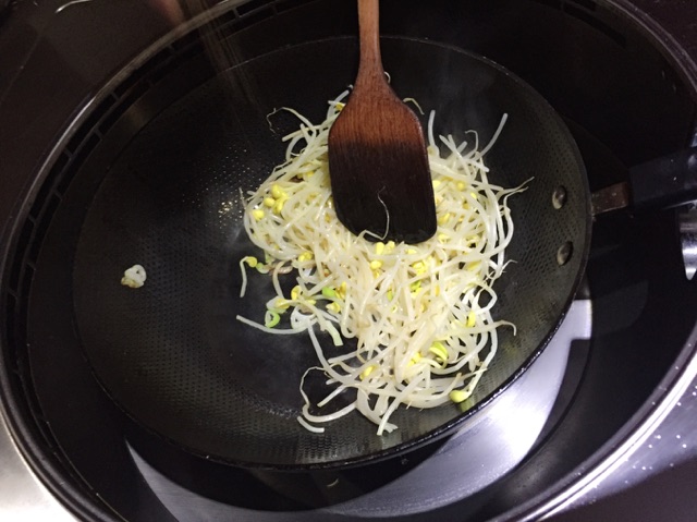 素炒黄豆芽#金龙鱼外婆乡小榨菜籽油#的做法图解2
