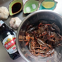 蒜蓉燕京U8啤酒小龙虾的做法图解1