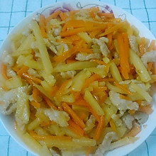 土豆红萝卜炒肉