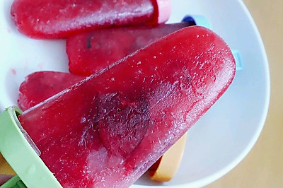 夏天的一抹小清新，青柠莓果冰棍。