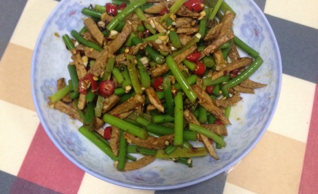 蒜薹拌肉丝