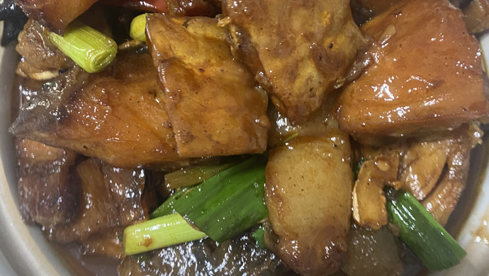 咸鱼烧红烧肉配上6月