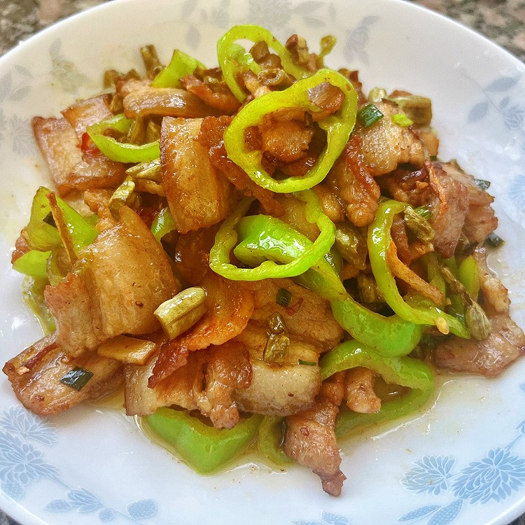 青椒酸豆角炒五花肉的做法