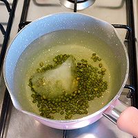 快速煮出开花绿豆汤的做法图解2