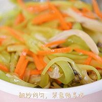 #刘畊宏女孩减脂饮食#青笋胡萝卜炒平菇的做法图解5