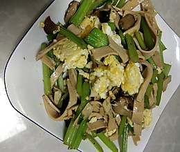 芹菜炒豆腐皮的做法