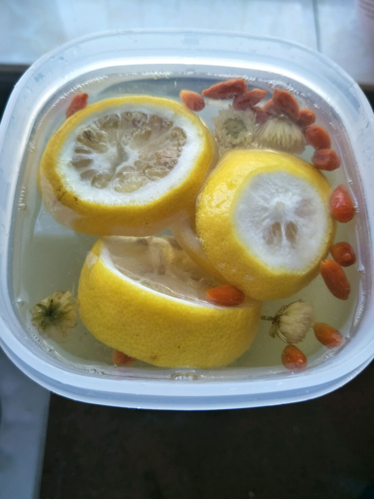柠檬枸杞菊花茶的做法