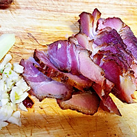 泥蒿藜蒿炒腊肉的做法图解3