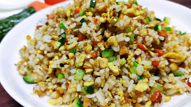 剩米饭这样吃，营养又美味：什锦炒米的做法