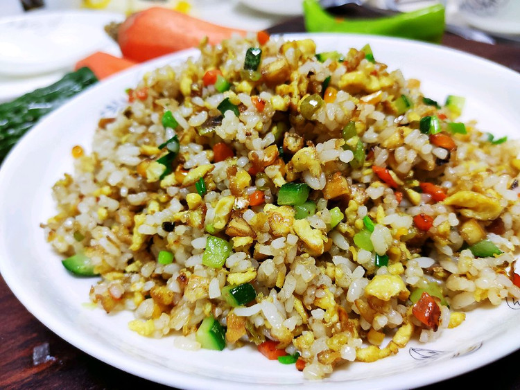 剩米饭这样吃，营养又美味：什锦炒米的做法