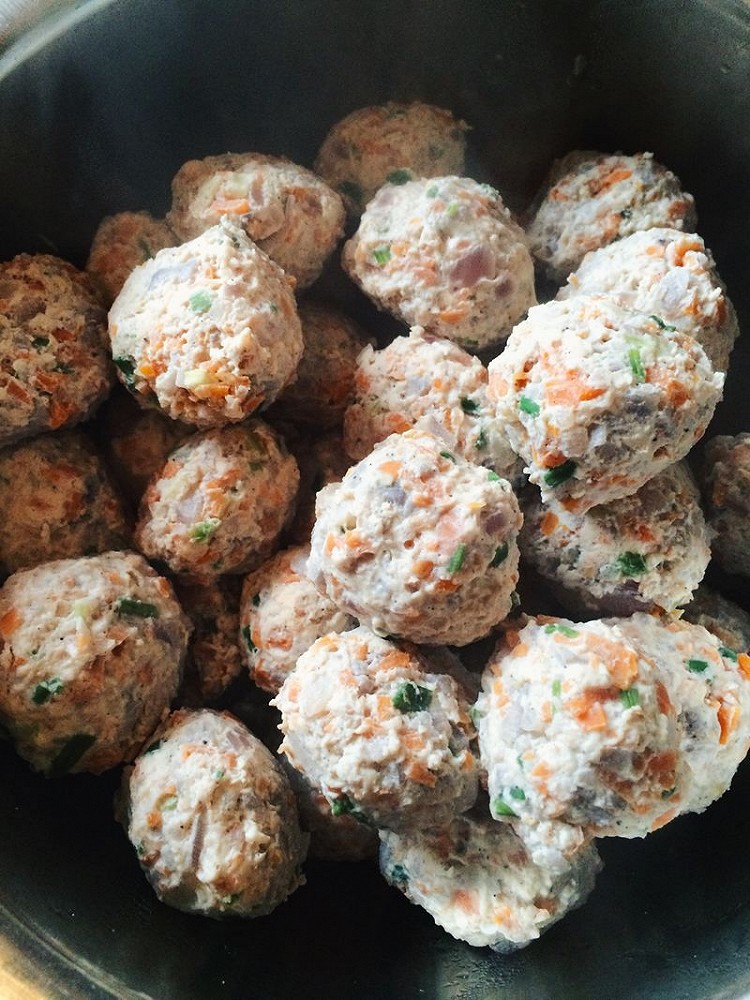 减脂鸡胸肉圆子的做法