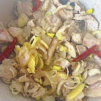 台蘑小炒肉抿尖的做法图解3