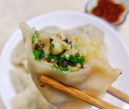 #年夜饭上桌啦#饺子今年吃韭菜木耳鸡蛋和肉的～你家什么馅儿的的做法