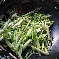 【猫记私房菜】芹菜腊肉的做法图解5