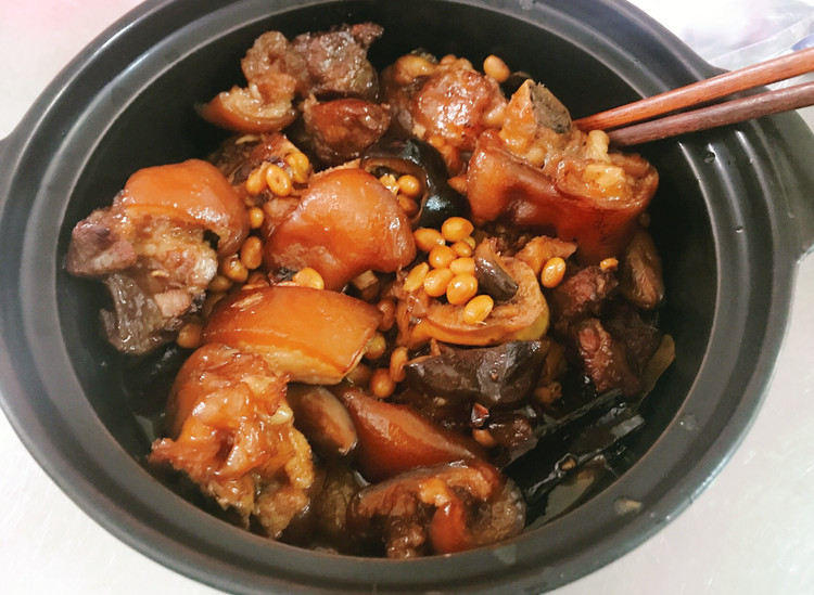 猪脚黄豆的做法