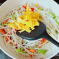 #解腻开胃就吃它#绿豆芽炒鸡蛋的做法图解8