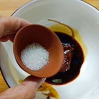 #暖冬酱在手，嗨吃部队锅#辣酱鱿鱼的做法图解5
