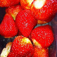 蓝莓草莓牛油果腰果沙拉的做法图解2