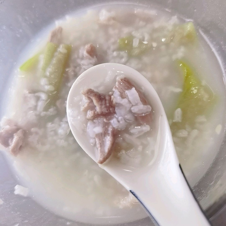 消水肿的丝瓜鸭肉粥 ，电饭煲简单的做法