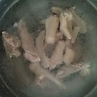 橄榄鸭汤的做法图解1