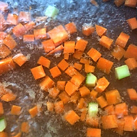 玉米萝卜黄瓜丁的做法图解2