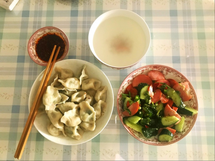 香菇韭菜鸡蛋胡萝卜饺子的做法