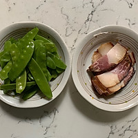 #相聚组个局#年味十足的腊味豌豆荚的做法图解1