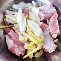 #元宵节美食大赏#剁椒蒸山药排骨的做法图解1