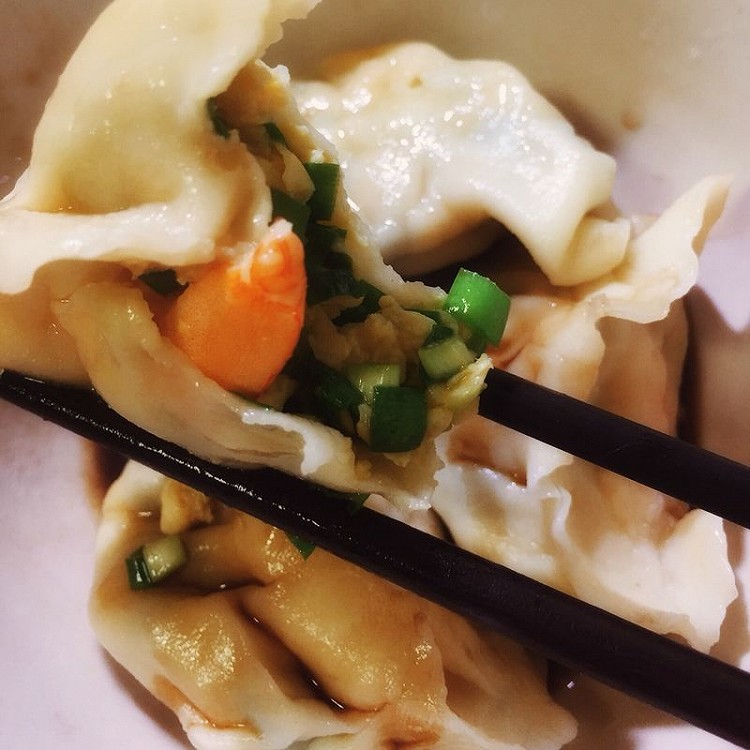 韭菜鸡蛋鲜虾水饺的做法