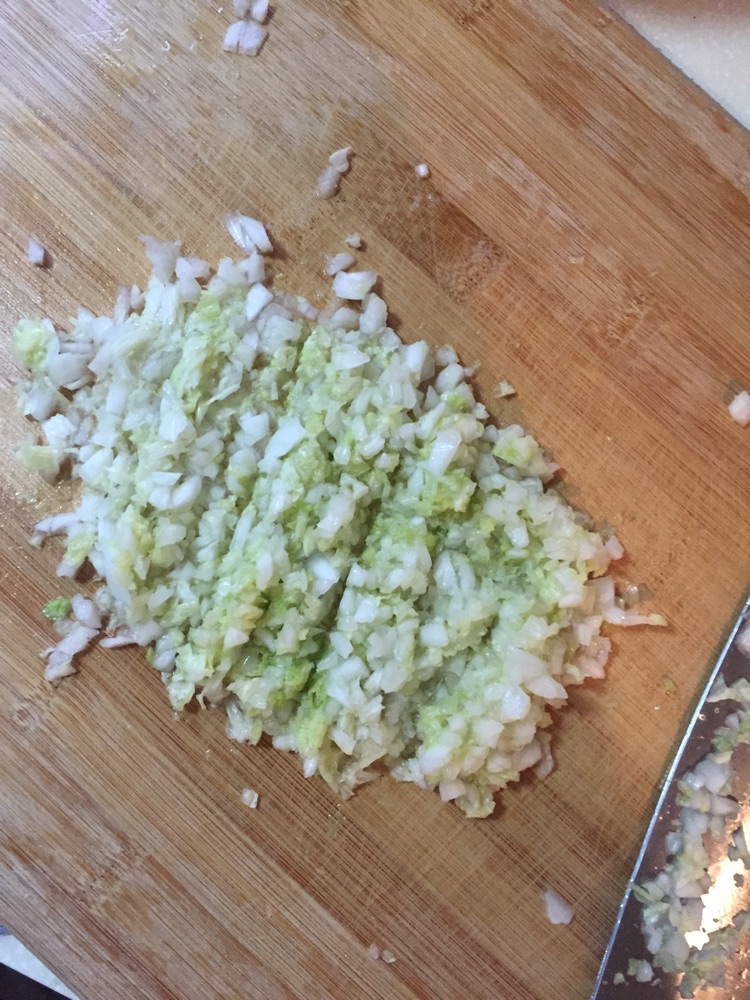 泡菜木耳饺子（馄饨）生切白菜的做法图解3