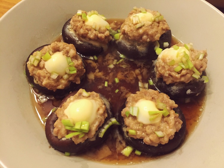 鹌鹑鲜肉酿香菇盏的做法图解3