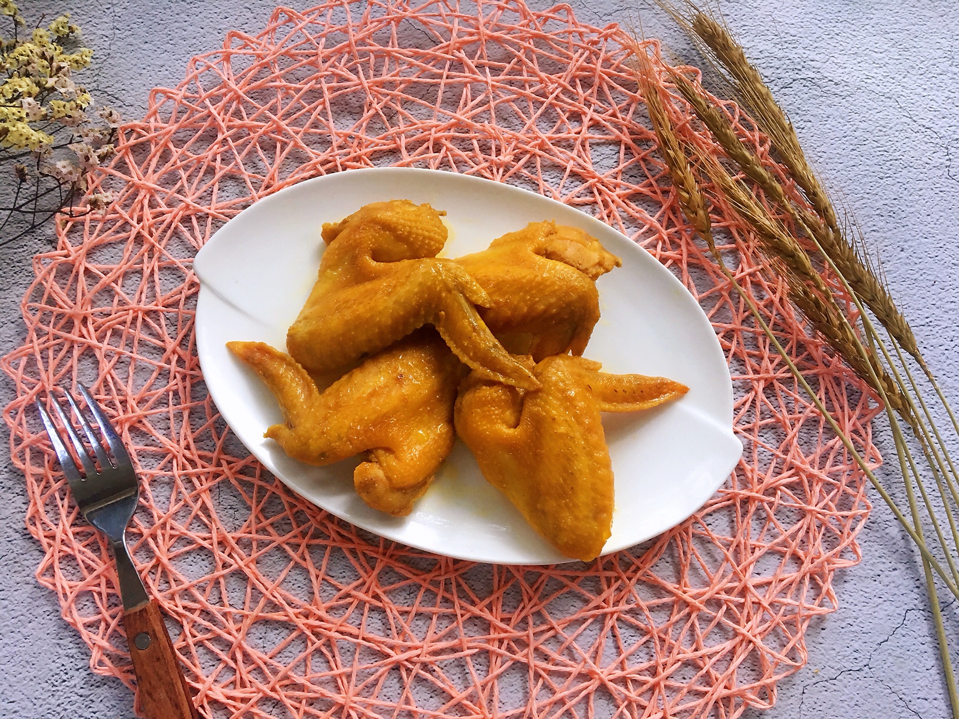 Baked chicken wings with salt