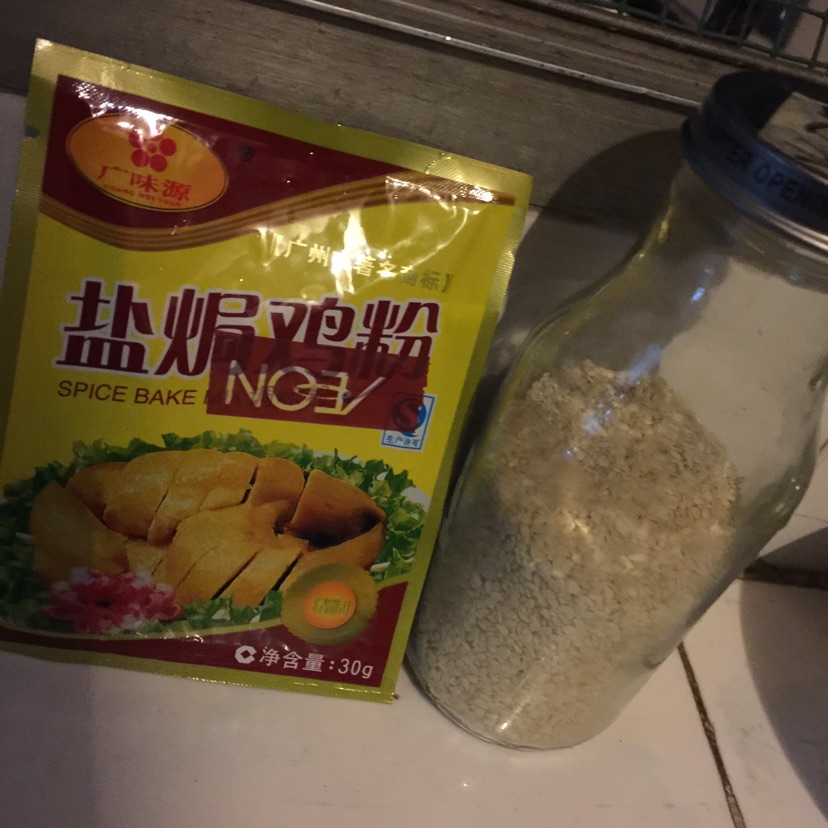 姜葱芝麻鸡的做法图解1