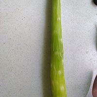 家常菜青笋炒肉，简单又好吃#味达美星厨X小厨中秋团圆宴#的做法图解1