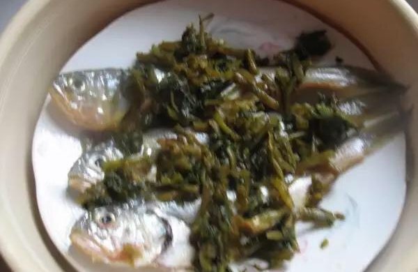 咸菜蒸小黄鱼