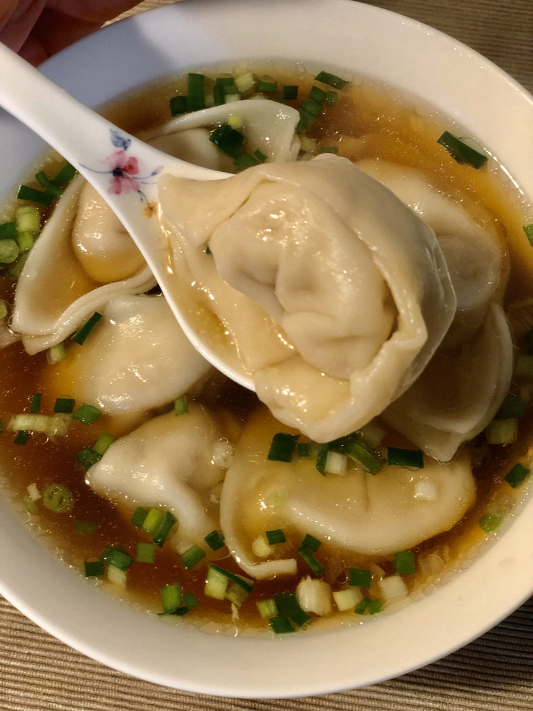 芹菜猪肉手工馄炖的做法
