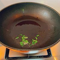 咸鸭蛋海苔腊肠焖饭的做法图解2