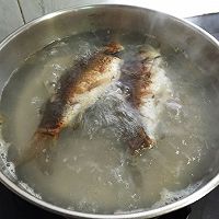 百分百奶白河鲫鱼豆腐汤的做法图解5