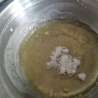 六寸戚风蛋糕（不回缩塌腰）的做法图解7