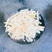 #暖冬酱在手，嗨吃部队锅#油焖竹笋的做法图解3