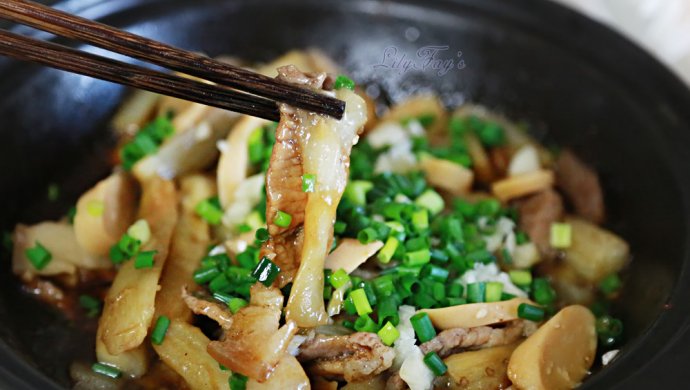 鸡肉肠五香花腩茄子煲