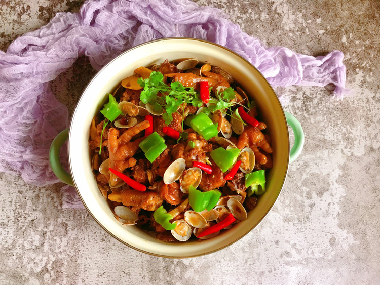 沿海特色美食~蛤蜊炖鸡的做法