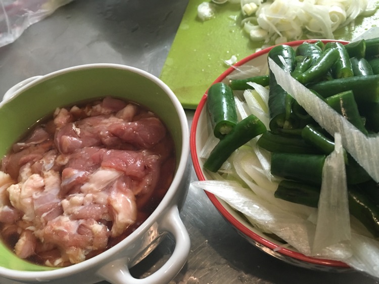 葱爆羊肉的做法图解1