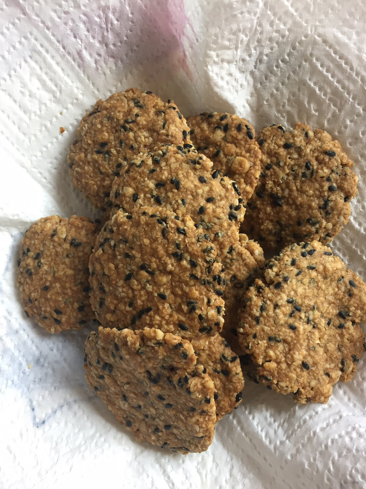 燕麦红糖黑芝麻饼干的做法